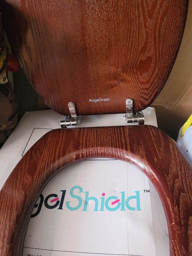 BRAND NEW MAHOGANY WOOD TOILET SEAT