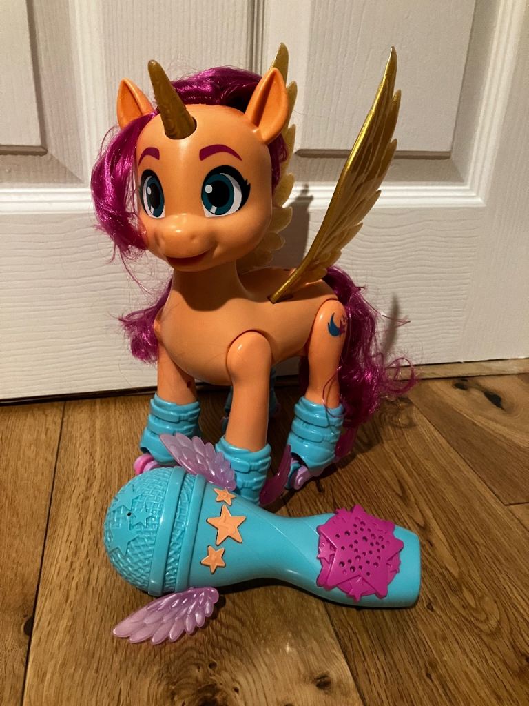 My Little Pony: A New Generation Movie Sing 'N Skate Sunny Starscout
