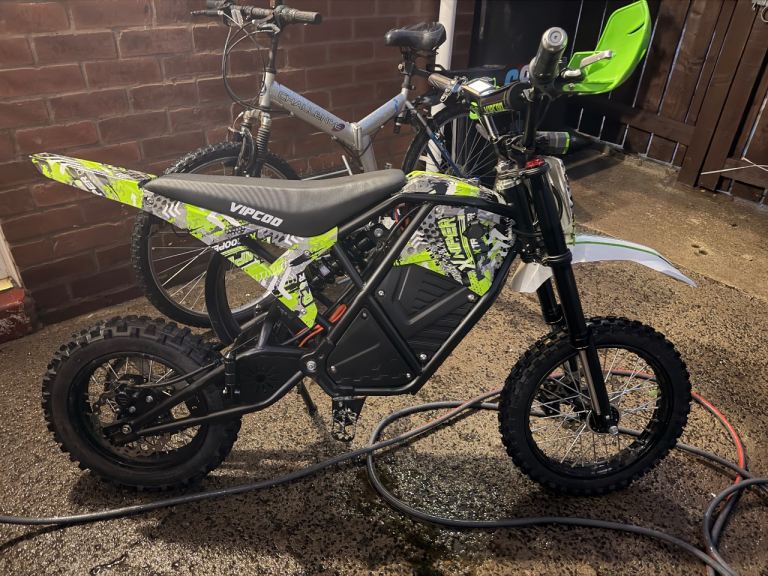 Vipcoo h3 dirt bike 4 weeks old bought it brand new 19th november 