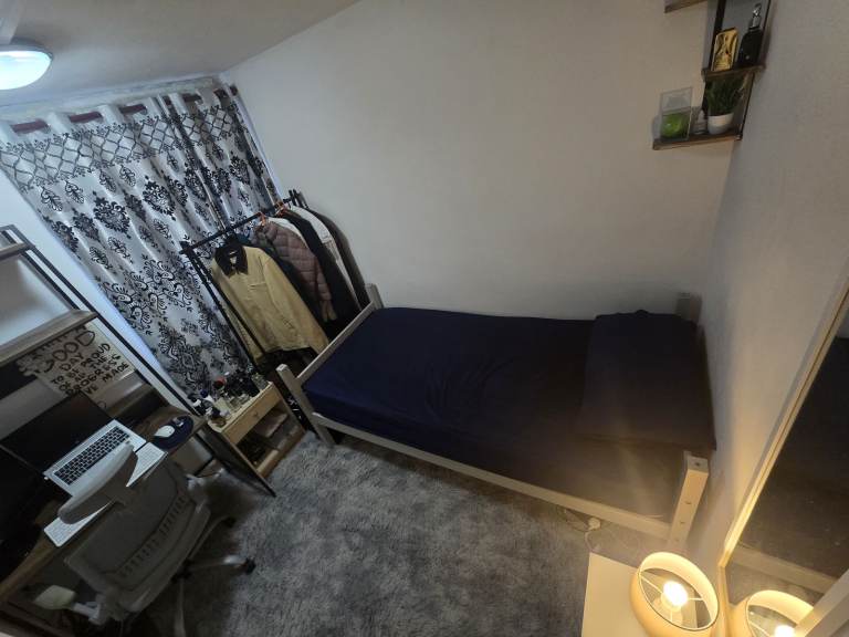 Fully furnished room to rent in Highams park.