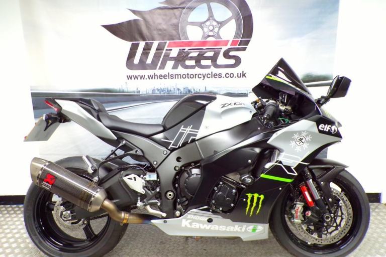 2023 KAWASAKI NINJA ZX-10R WITH AN AKRAPOVIC EXHAUST FITTED