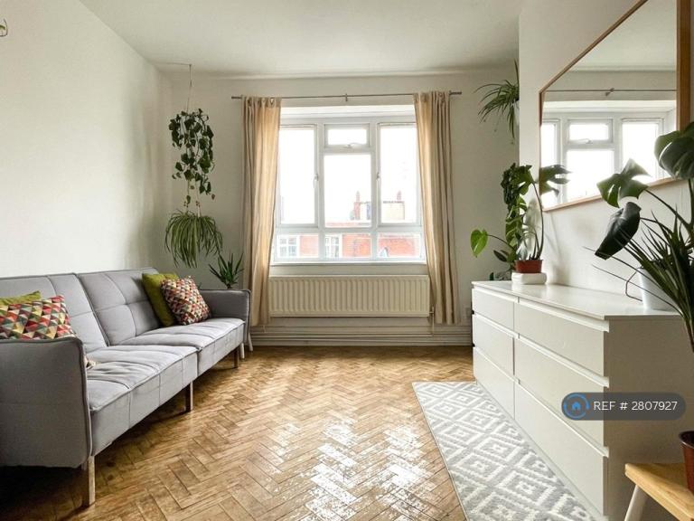 2 bedroom flat in Clapham Common, London, SW4 (2 bed) (#2807927)