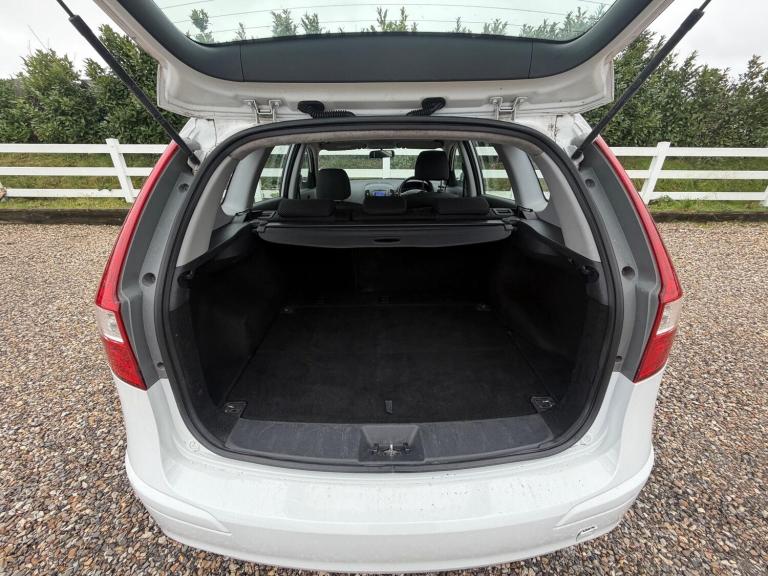 2011 Hyundai i30 1.6 Comfort 5dr Auto ESTATE PETROL Automatic