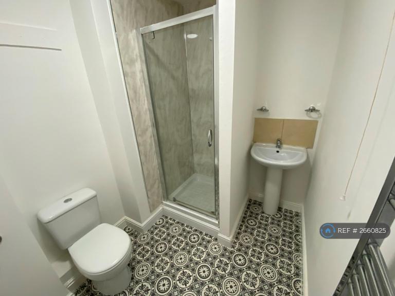 6 bedroom house in Daneshill Road, Leicester, LE3 (6 bed) (#2660825)