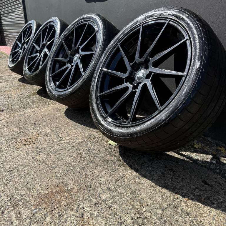23'' LAND ROVER RANGE SPORT DISCOVERY 5 VOGUE DEFENDER BLACK DIRECTIONAL ALLOY WHEELS TYRES 