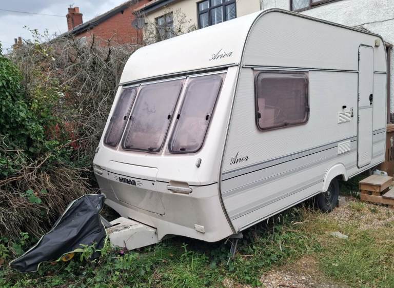 Lunar Ariva 2 Berth Caravan 1995 *PENDING COLLECTION*