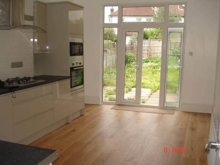 RELIABLE WEEKLY CLEANER WANTED - LONG -TERM WORK 