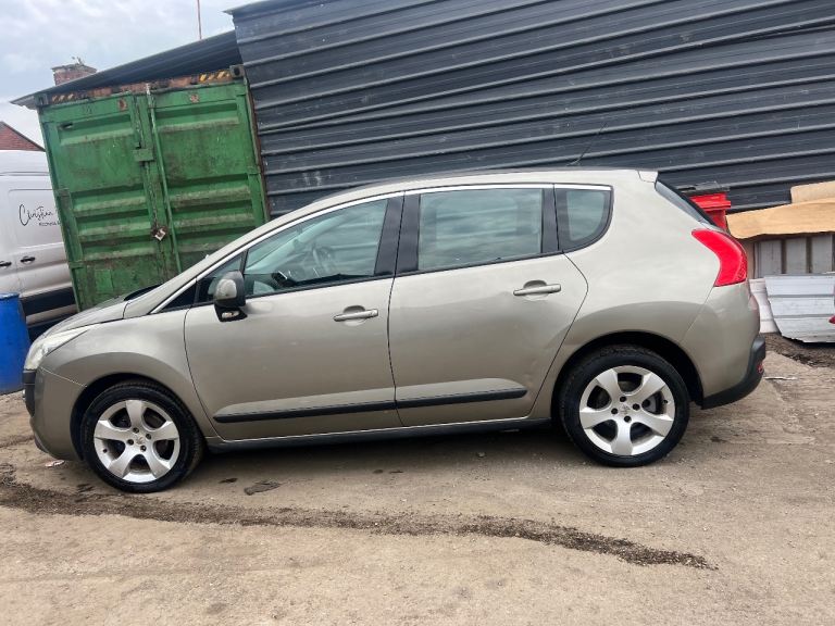 Peugeot, 3008, Hatchback, 2011, Semi-Auto, 1560 (cc), 5 doors