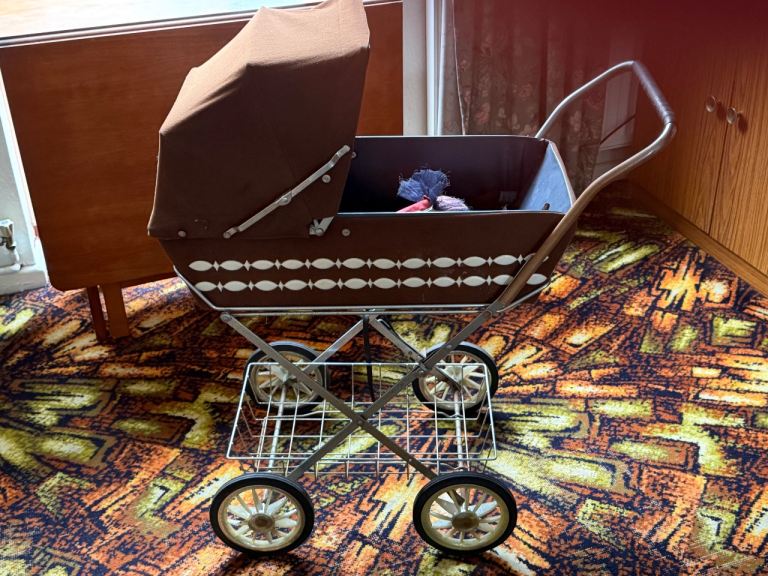 Vintage Brown Doll's Pram / Pushchair – Good Condition