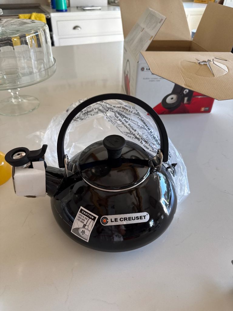 Le creuset brand new black kettle 