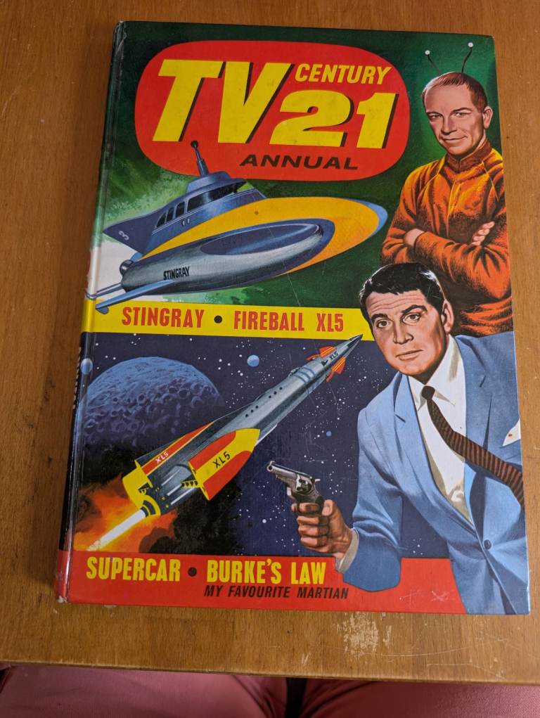 Vintage 1965 TV 21 Century Annual Hardcover Stingray / Supercar : City Magazines