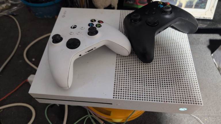 Xbox & 2 controllers