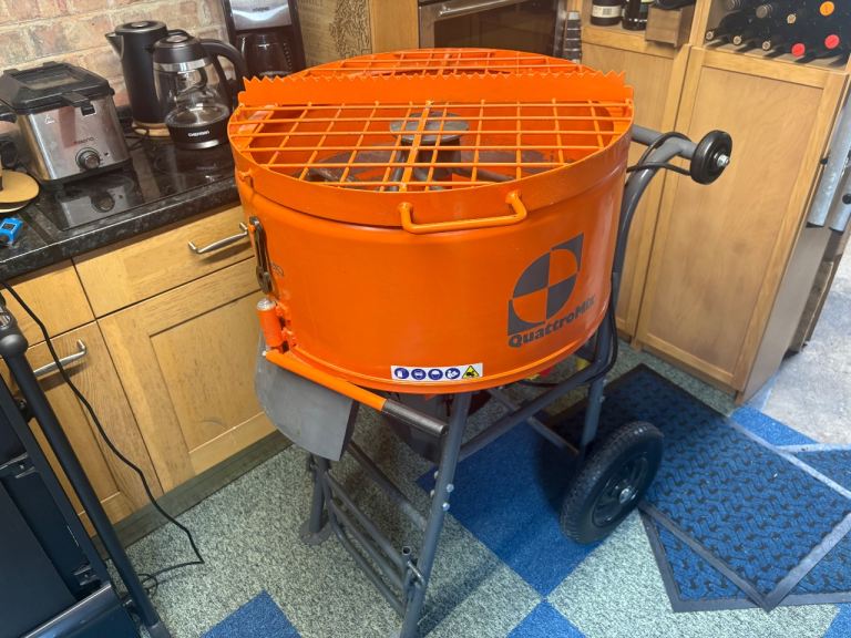Quatrepack Concrete Mixer – Orange, Good Condition