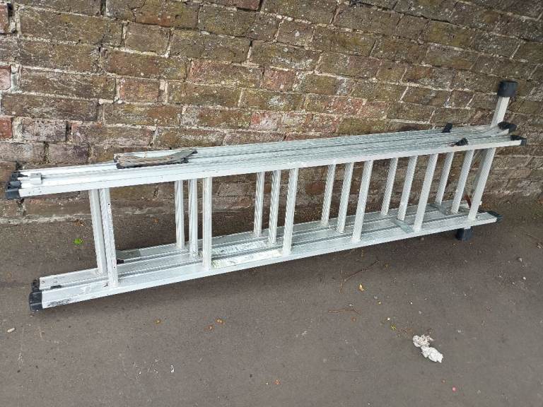 Triple section ladder 3 x 1.9 m