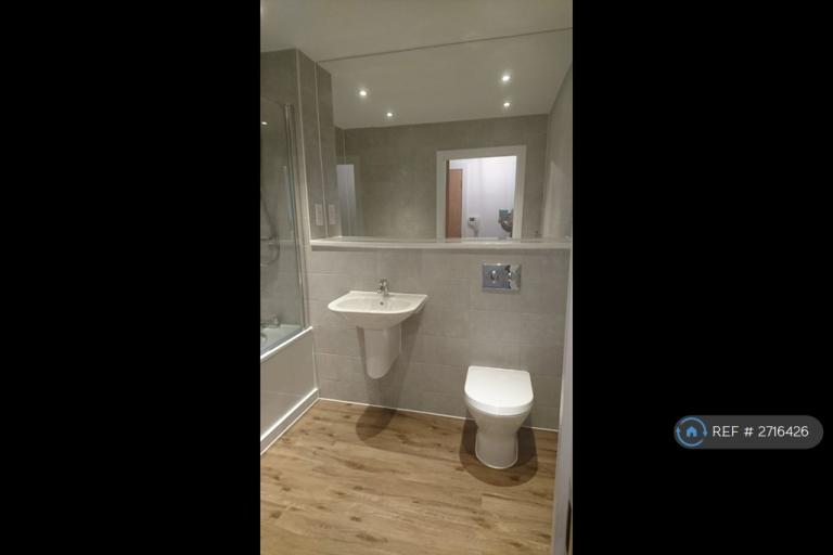 1 bedroom flat in Austen House, Guildford, GU1 (1 bed) (#2716426)