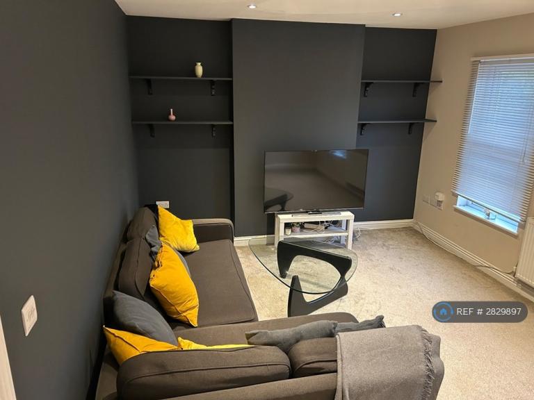 1 bedroom flat in Selsdon Road, South Croydon, CR2 (1 bed) (#2829897)