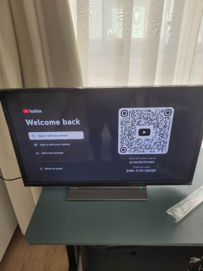 Toshiba 32" Smart TV with Remote – Good Condition