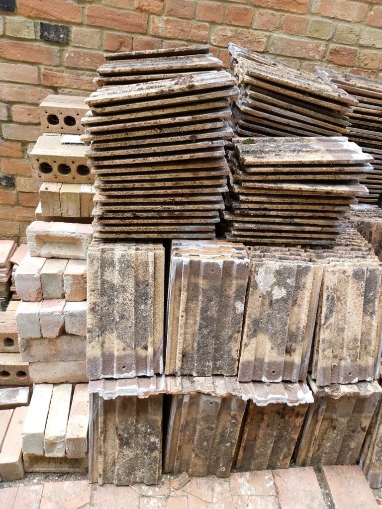 Leighton roof tiles 800 in stock at £1.00 each. 