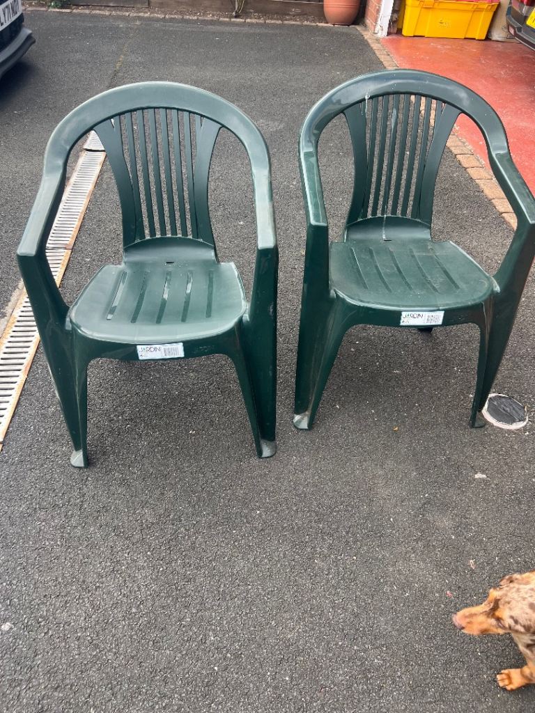 8 x green garden chairs