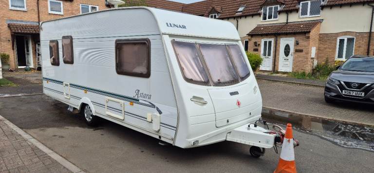 LUNAR ASTARA 525 5-berth single axle caravan year 2003.