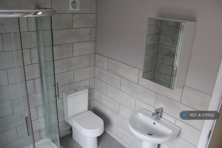 7 bedroom house in Ruskin Avenue, Manchester, M14 (7 bed) (#2715122)