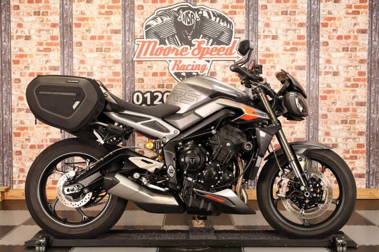 **DEPOSIT TAKEN** 2023 TRIUMPH STREET TRIPLE 765 RS - ONLY 2,230 MILES - 1 OWNER