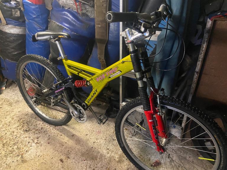 Adults 1990s Giant Box Two Dual Suspension Mountain Bike 21 Speed