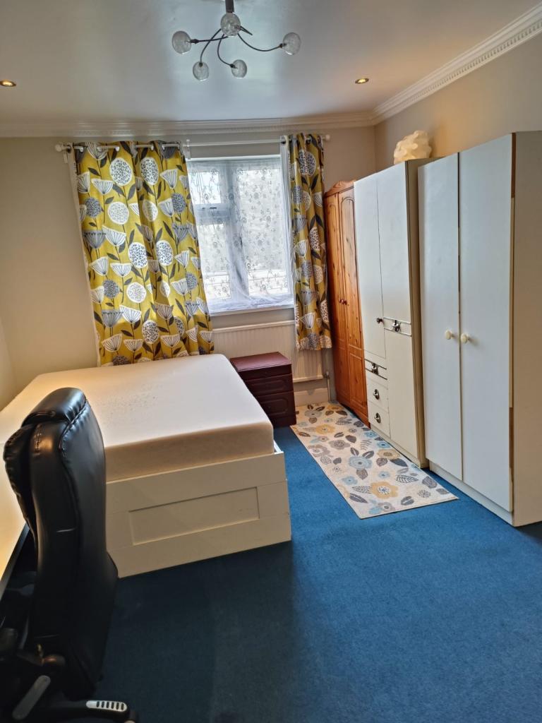 Two large room for rent 