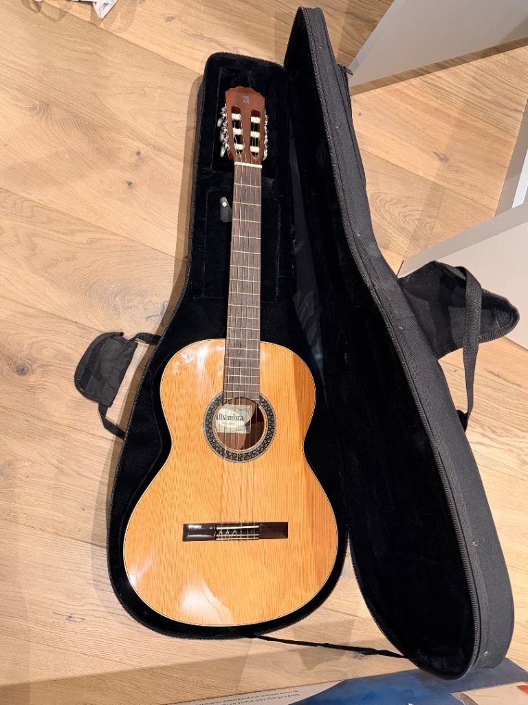 Alhambra 1C Full-Size Classical Guitar with case