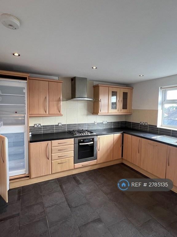 2 bedroom flat in Walter Road, Swansea, SA1 (2 bed) (#2785135)