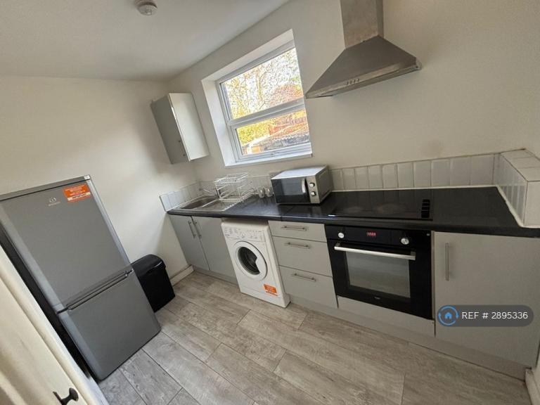 2 bedroom flat in Sebastian Close, Coventry, CV3 (2 bed) (#2895336)