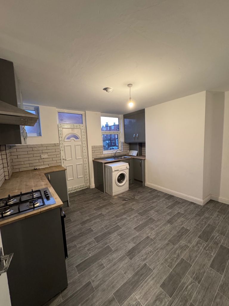 2 Bedroom house fully renovated ls11 7bj