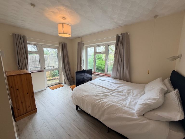 Large double room with en-suite