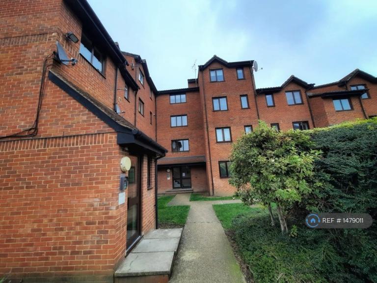 1 bedroom flat in Burbage House, London, SE14 (1 bed) (#1479011)