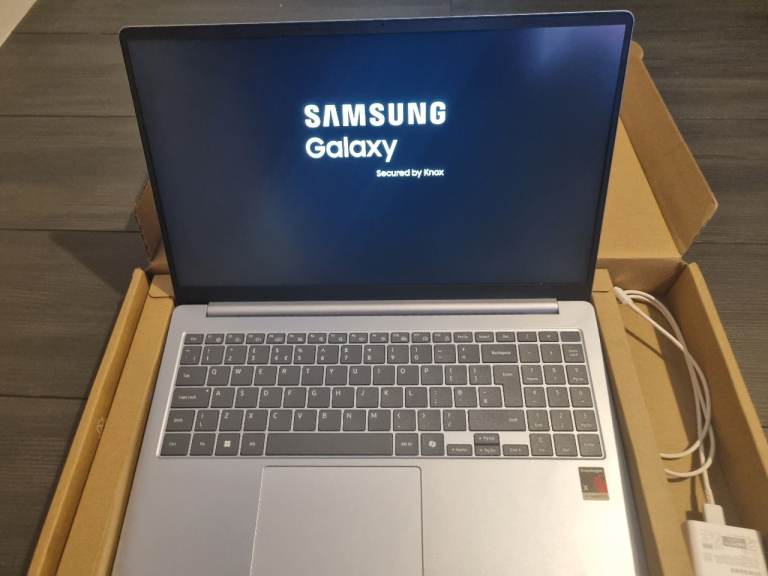 BARGAIN Samsung 2026 AI laptop galaxy book edge 5 5g snapdragon ddr5 16gb ssd 512gb