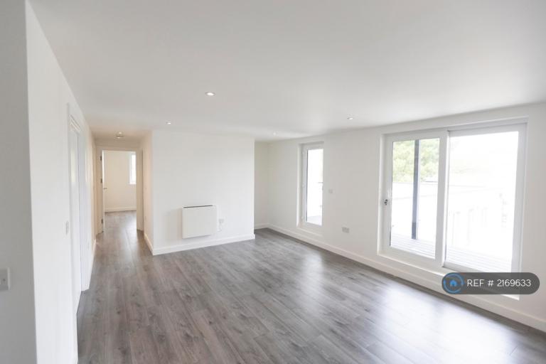 2 bedroom flat in The Headlands, Penryn, TR10 (2 bed) (#2169633)