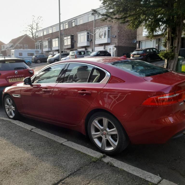 Gorgeous Jaguar XE in an excellent condition with the full service history