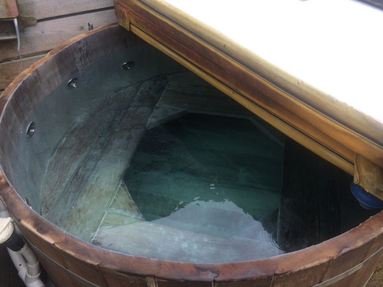 Amazing wooden cedar hot tub refurb project