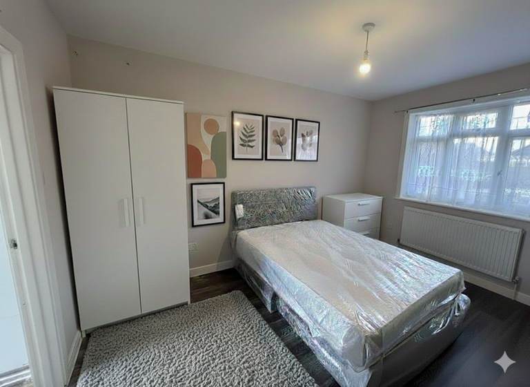 Large Ensuite room In Norbury Only £1200 pcm All Bills Included DSS WELCOME