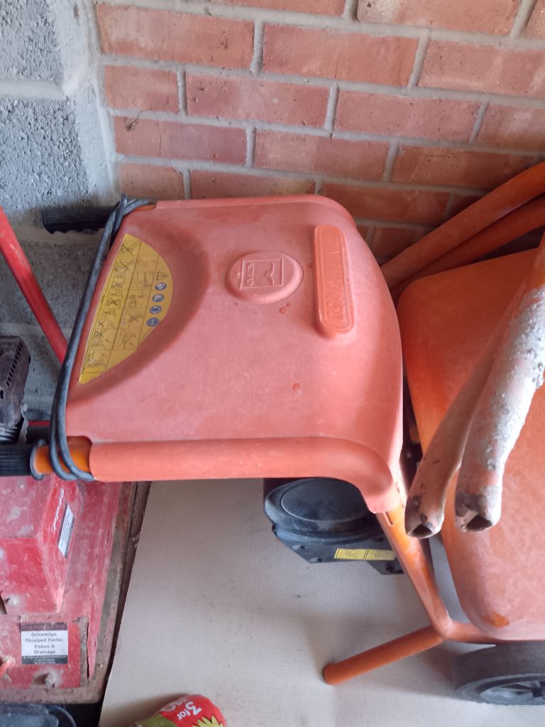 Minimix 150 cement mixer 