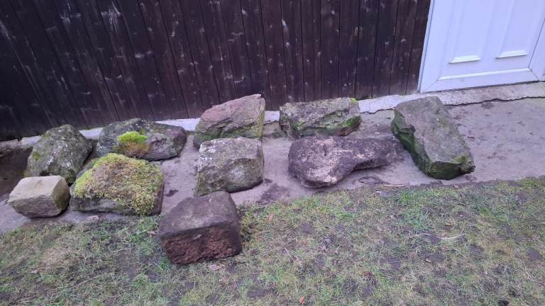 Large sandstone blocks
