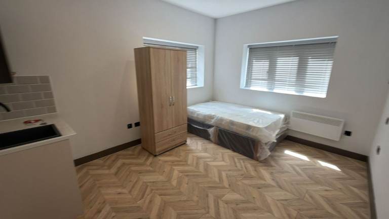 BENEFITS ACCEPTED - Studio Flat Available in Surrey Spelthorne TW17