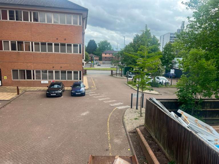 YARD / OFFICE/ AVAILABLE CLOSE TO BIRMINGHAM AIRPORT FULLY SECURE/CCTV/ 