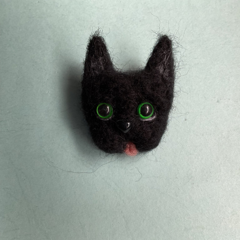 Cat brooch