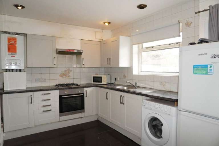1 bedroom flat in Drew Gardens, Greenford
