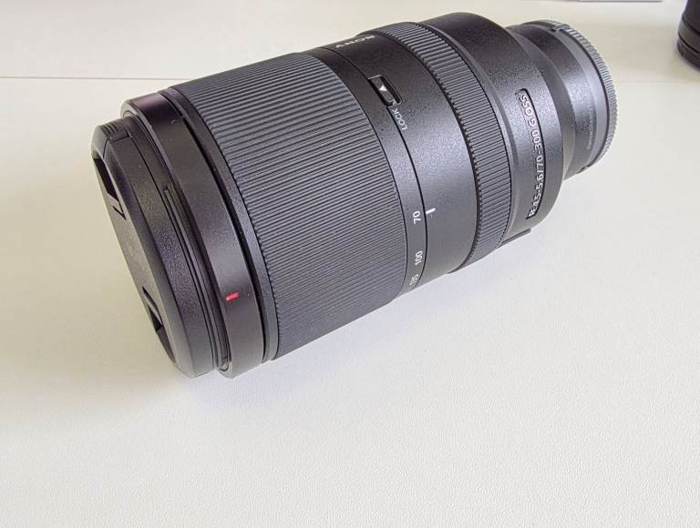 Sony FE 70-300mm f/4.5-5.6 G OSS Lens (Full Frame E-Mount) for A7/A9/A1 Cameras - As Good As New 