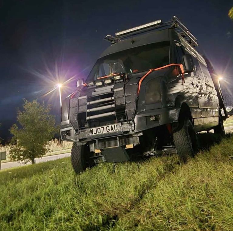 Volkswagen, CRAFTER, monster day van body lifted one off roader , Manual, 2459 (cc)