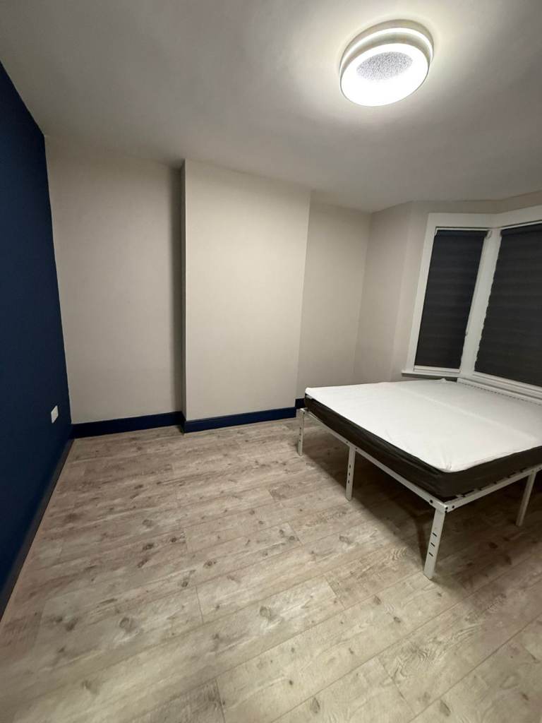 🌻Enjoy Croydon Living: Large Double Room Available Immediately - All Bills Included!