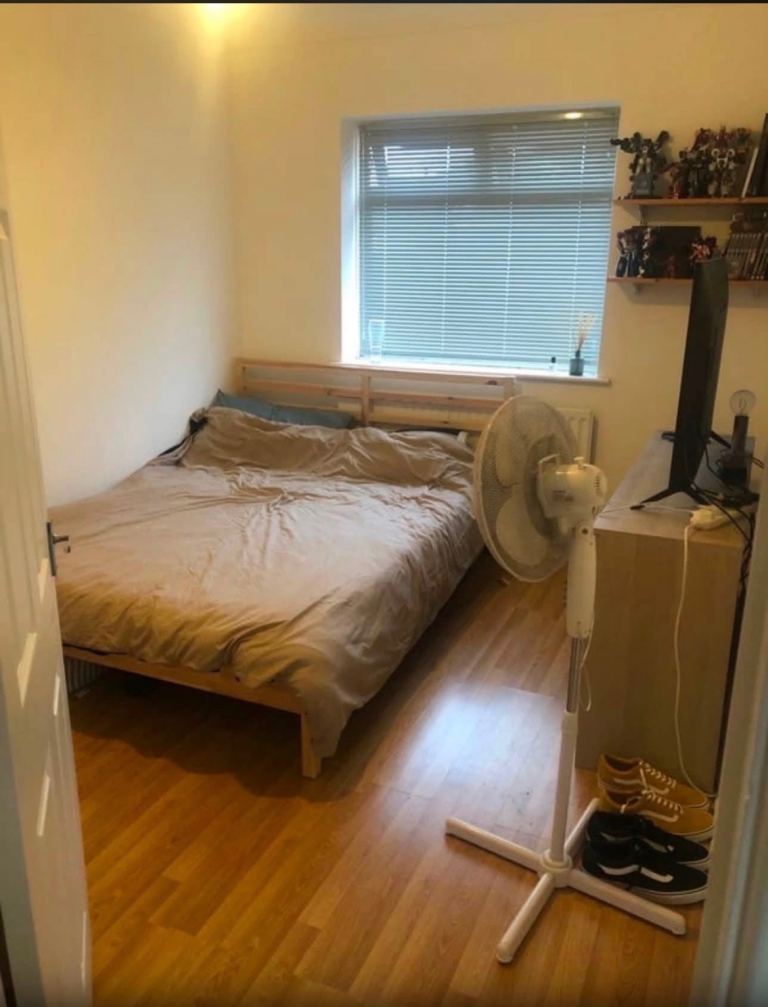 ROOMS TO LET 