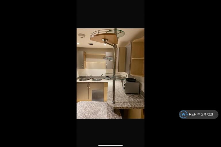 1 bedroom flat in Whitworth Street West, Manchester, M1 (1 bed) (#2717221)